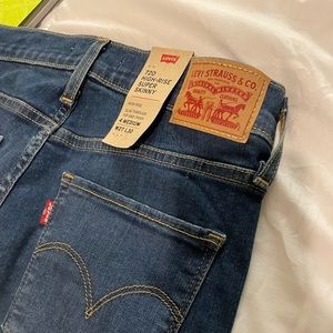 NEW High-rise super skinny Levi’s women jeans